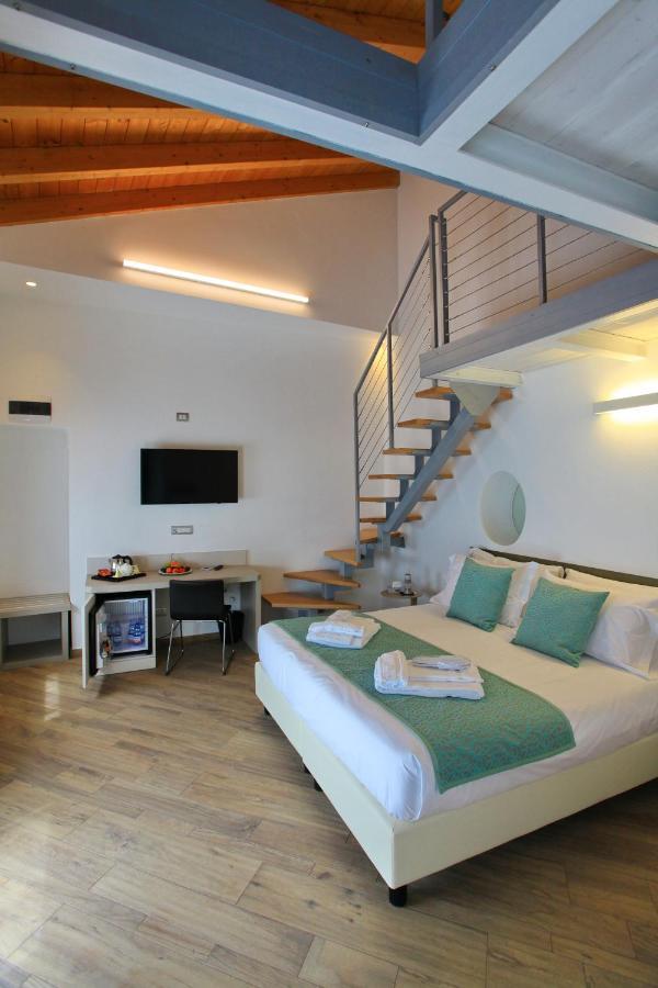 Hotel Ponti Angera Bagian luar foto