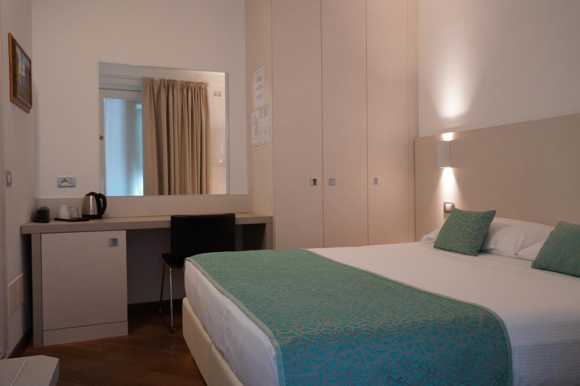 Hotel Ponti Angera Bagian luar foto