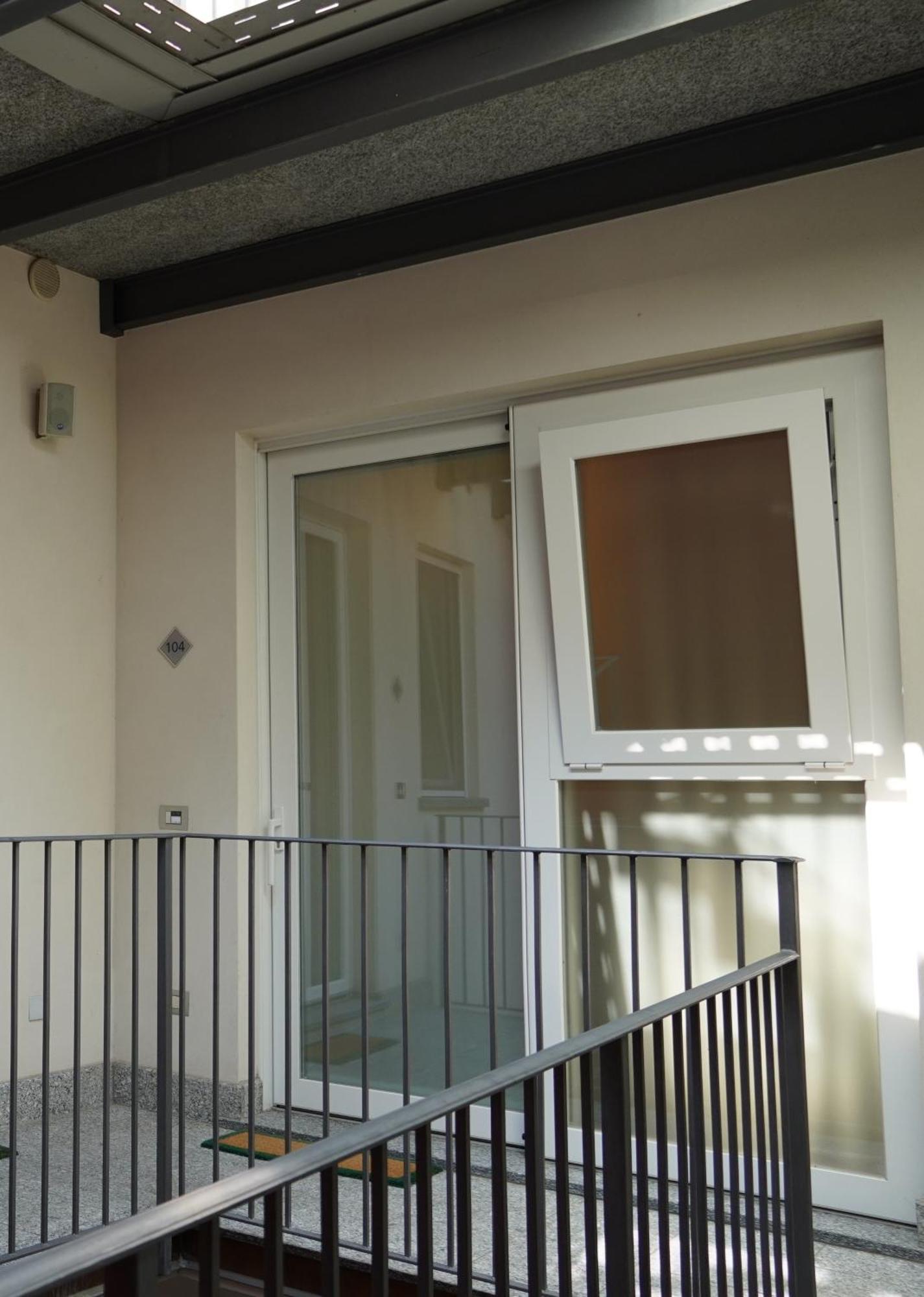 Hotel Ponti Angera Bagian luar foto