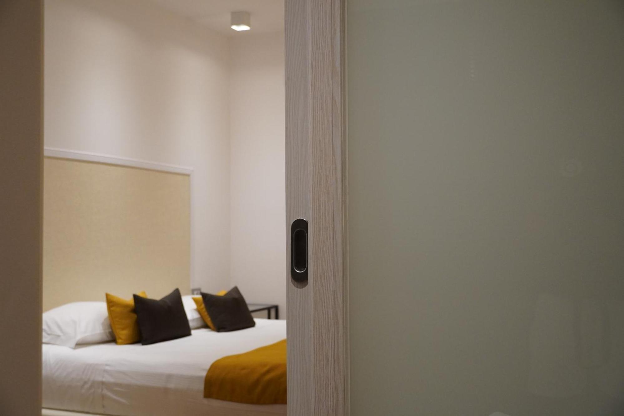 Hotel Ponti Angera Bagian luar foto