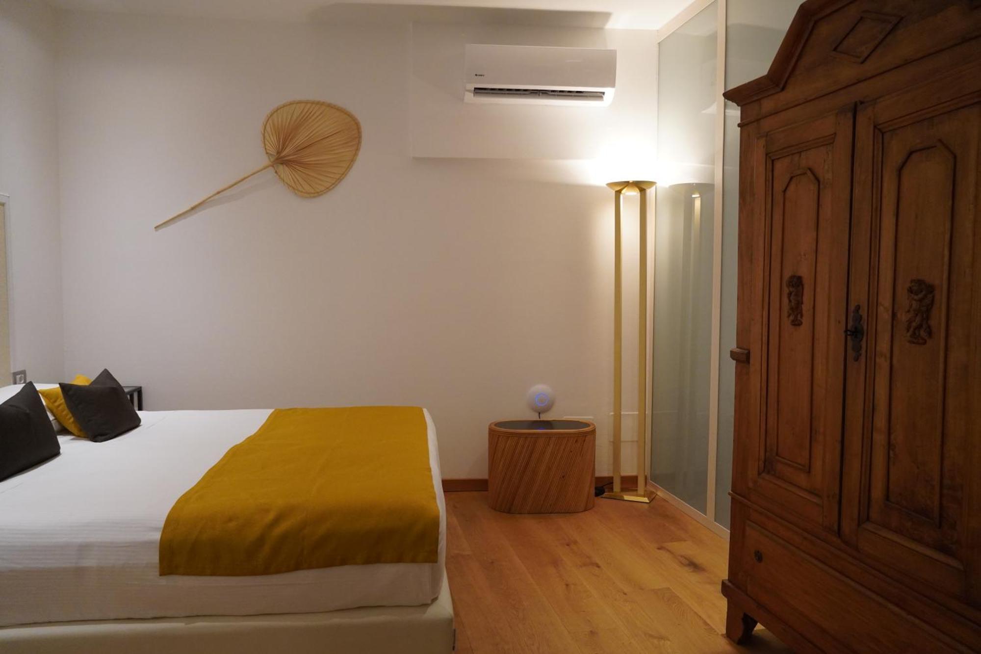 Hotel Ponti Angera Bagian luar foto