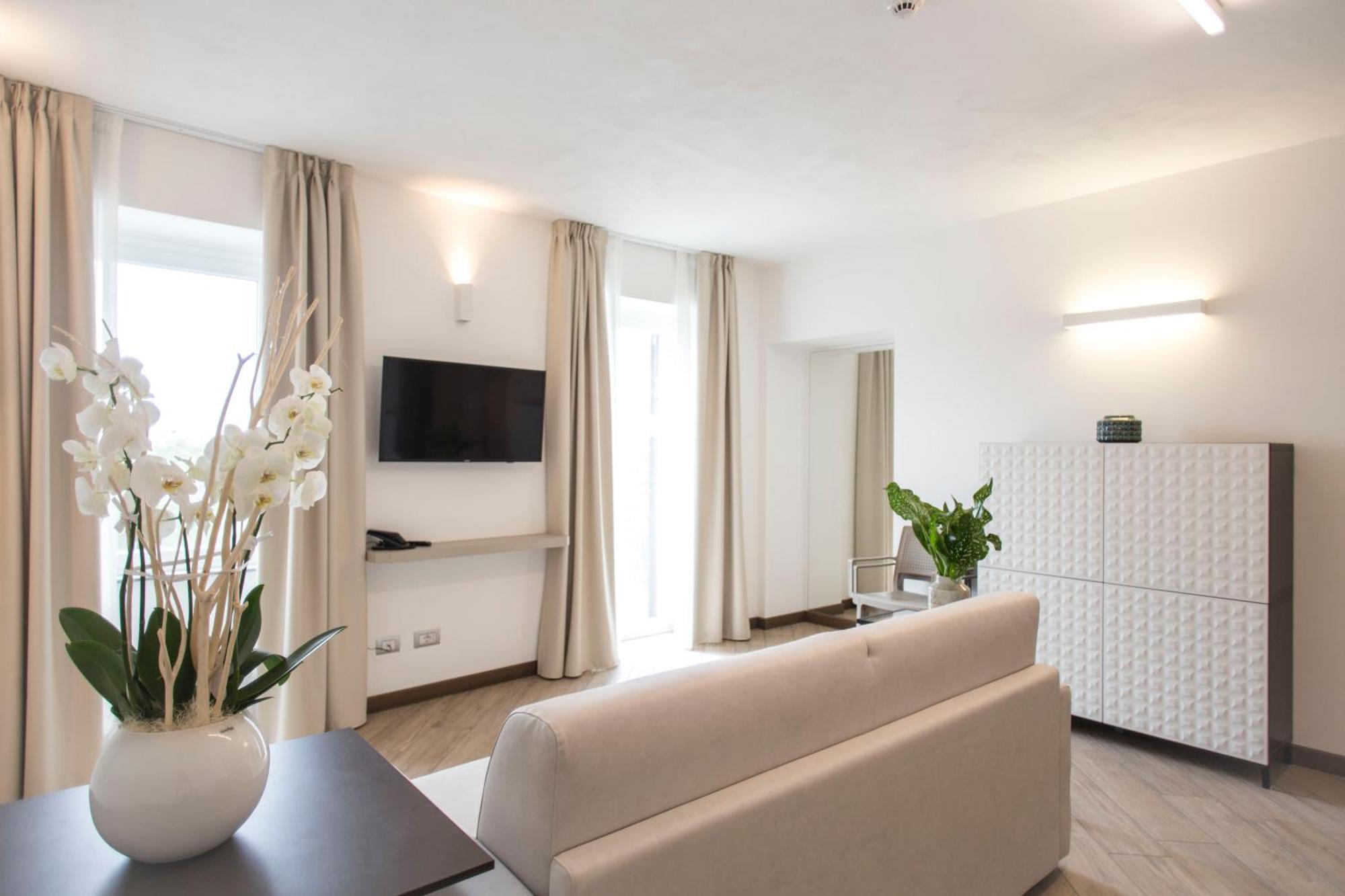 Hotel Ponti Angera Bagian luar foto