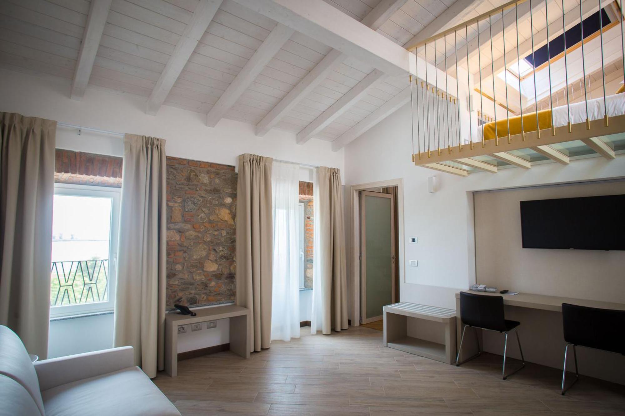 Hotel Ponti Angera Bagian luar foto