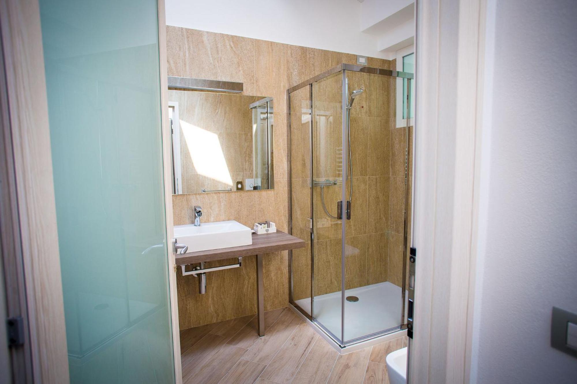 Hotel Ponti Angera Bagian luar foto