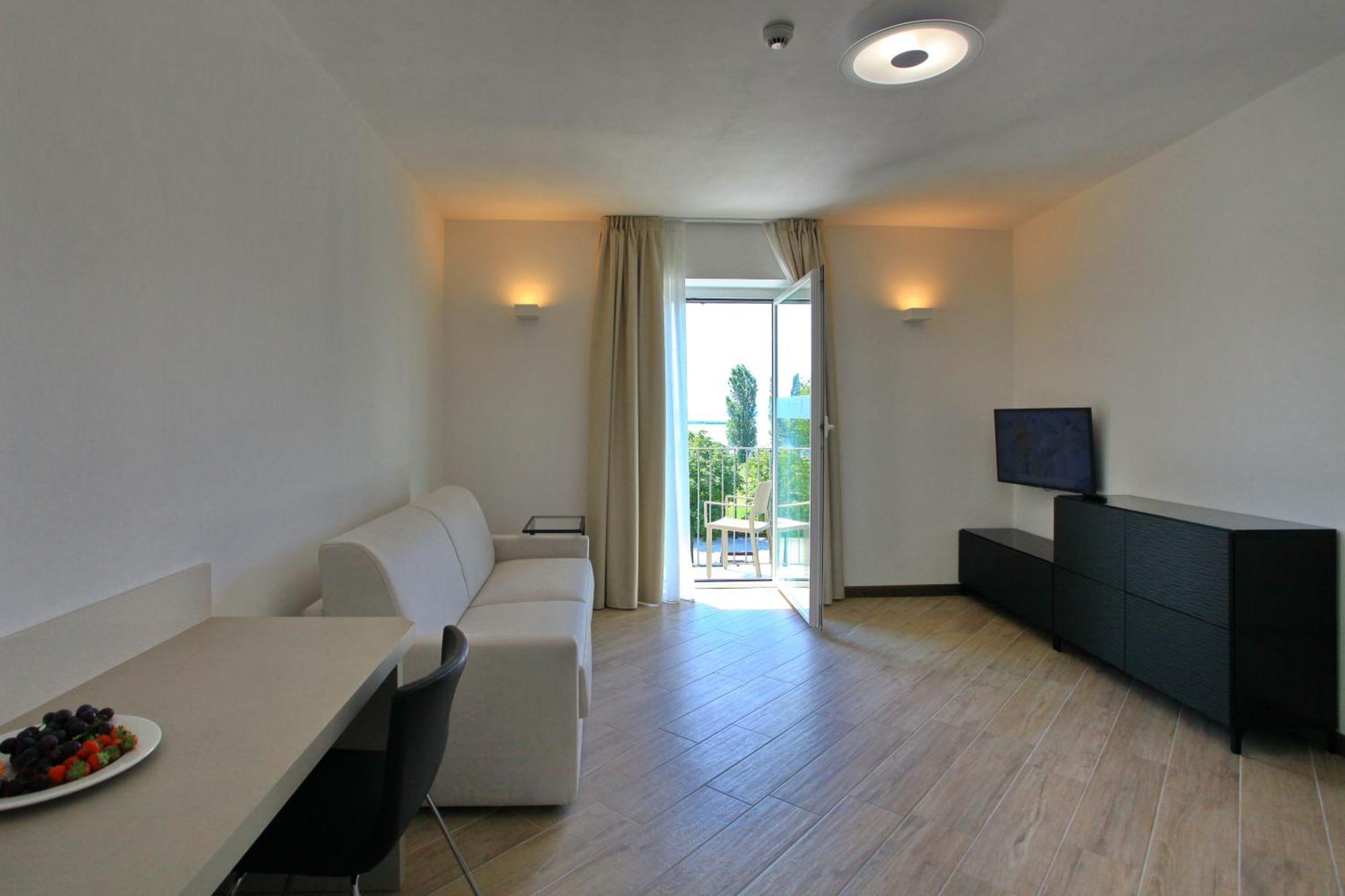 Hotel Ponti Angera Bagian luar foto