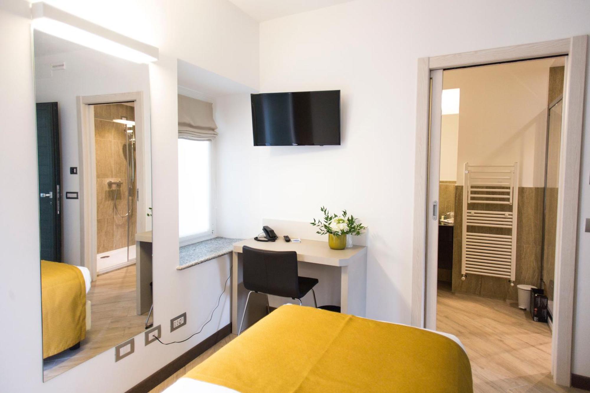 Hotel Ponti Angera Bagian luar foto