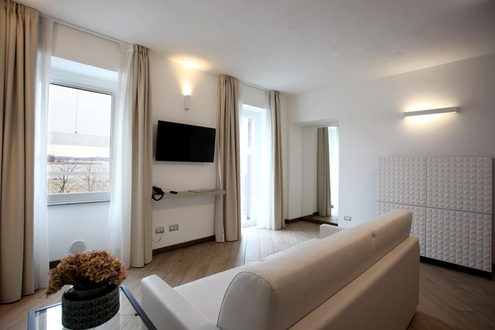 Hotel Ponti Angera Bagian luar foto