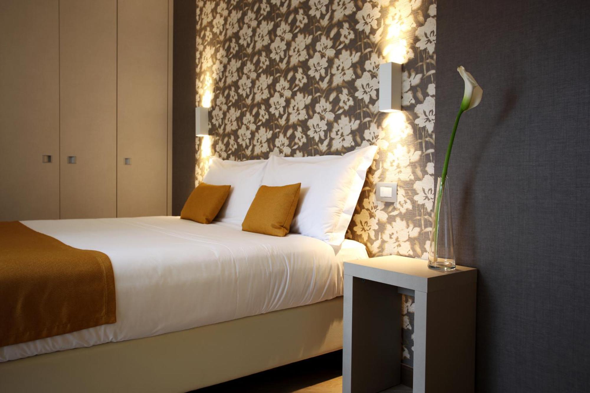 Hotel Ponti Angera Bagian luar foto