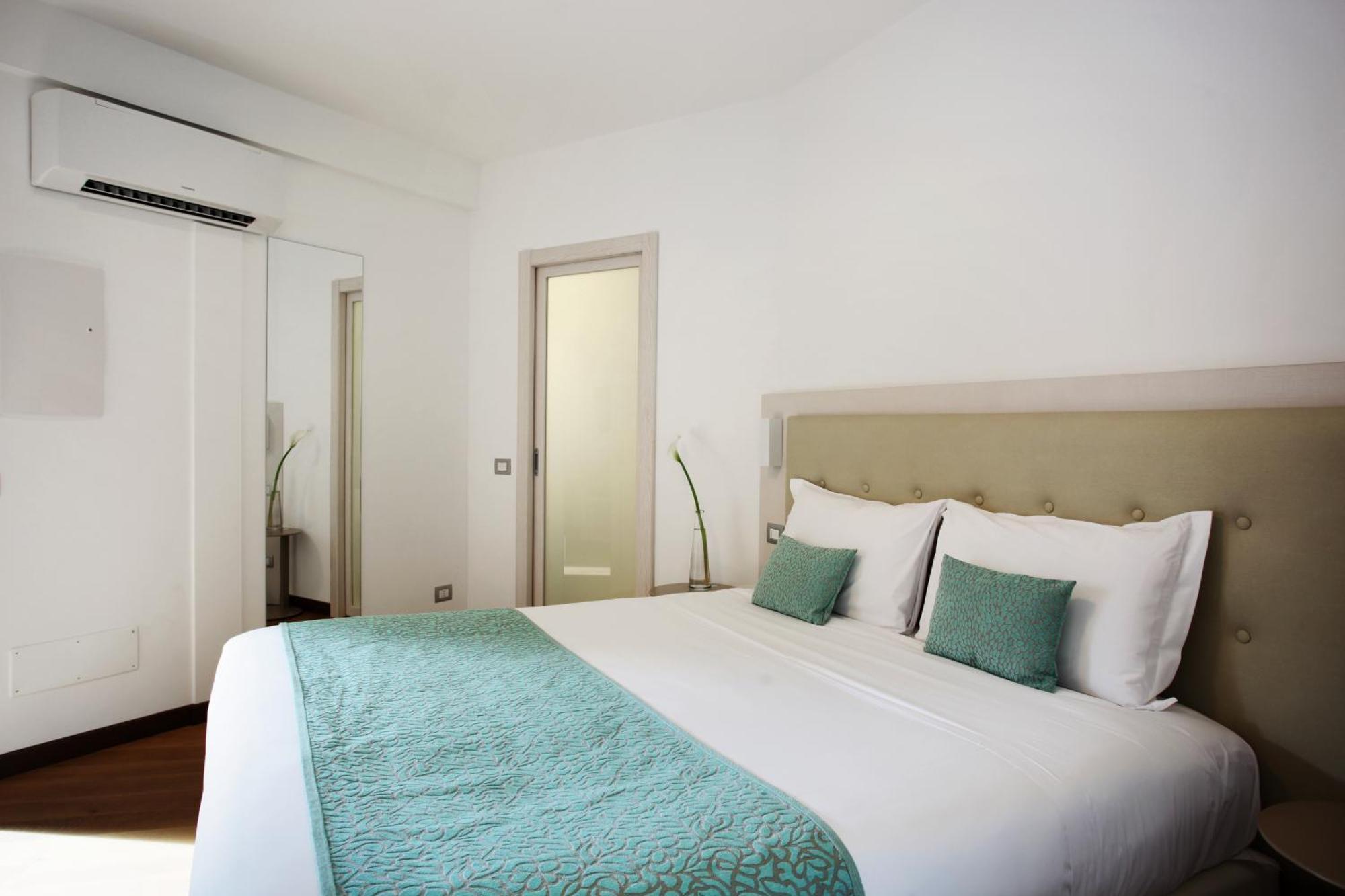 Hotel Ponti Angera Bagian luar foto
