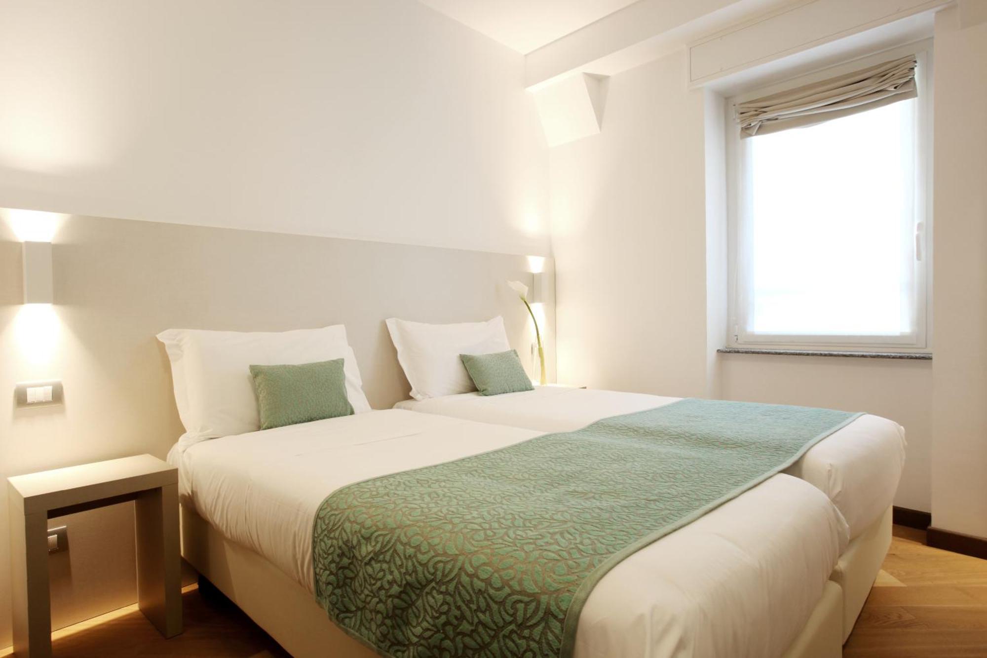 Hotel Ponti Angera Bagian luar foto