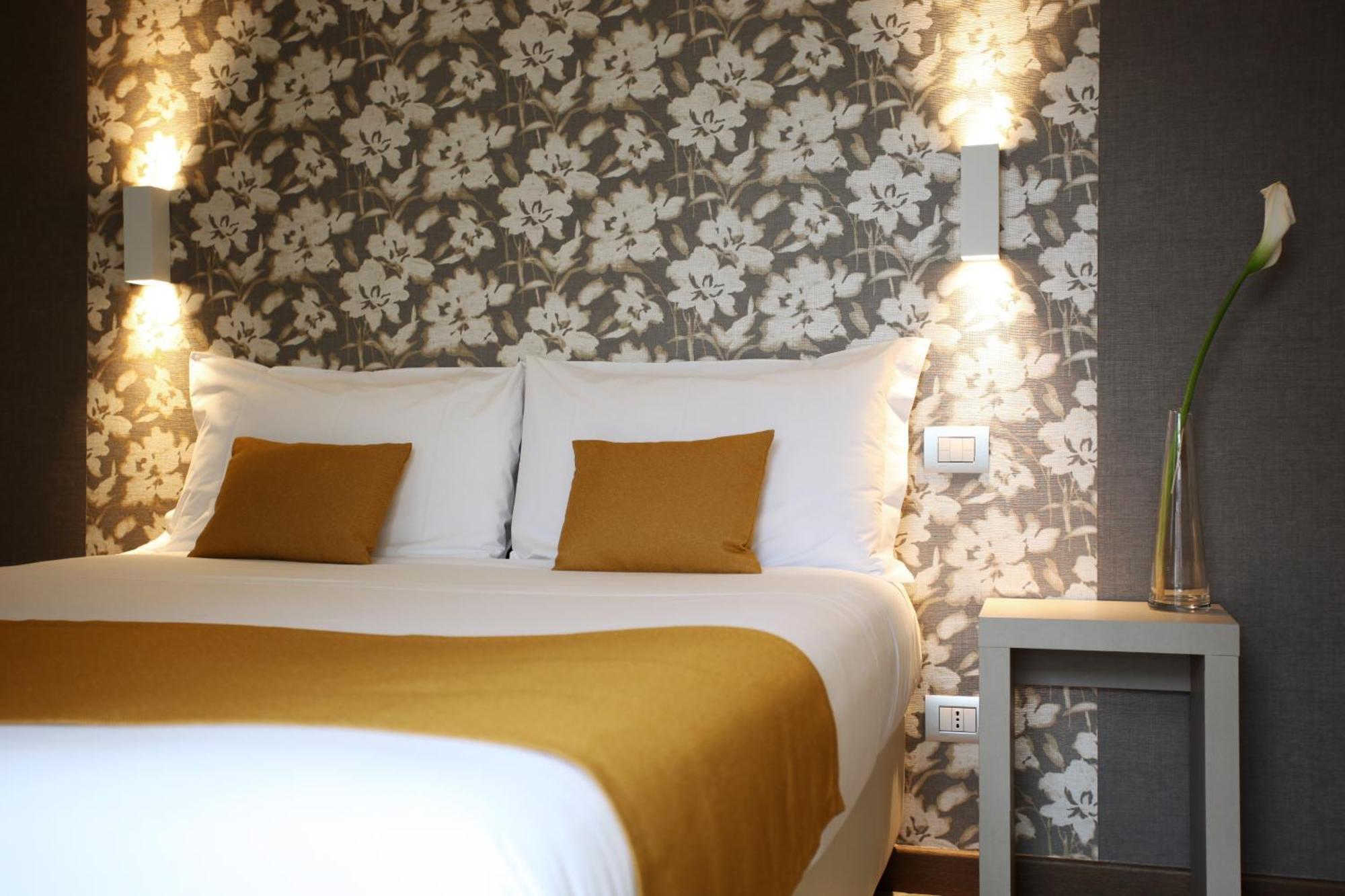 Hotel Ponti Angera Bagian luar foto
