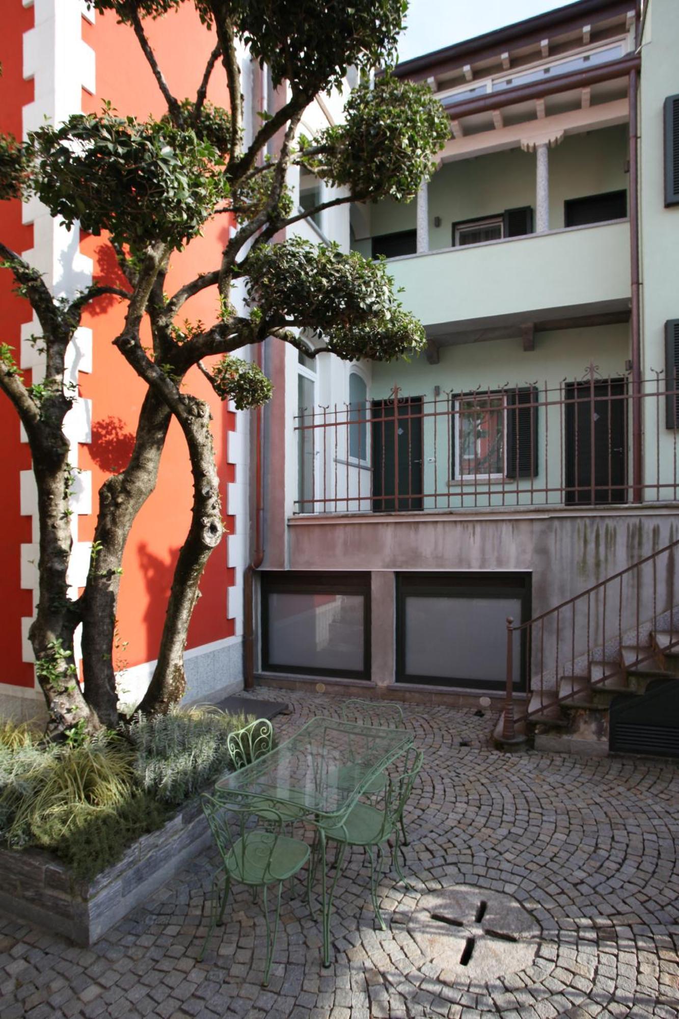 Hotel Ponti Angera Bagian luar foto